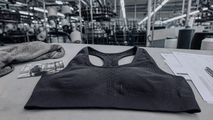 Hot Yoga Bra Seamless Zone Engineering — Santoni Circular Knit vs Cut-and-Sew Construction